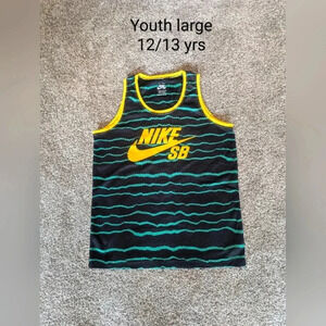 ⭐2/$25⭐Youth large 12/13 years Nike sleeveless tank top shirt
